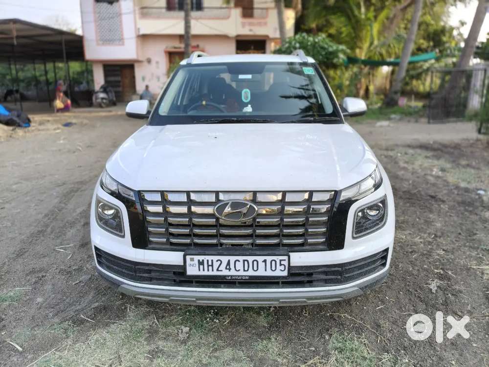 Hyundai Venue 2025 Petrol 15500 Km Driven