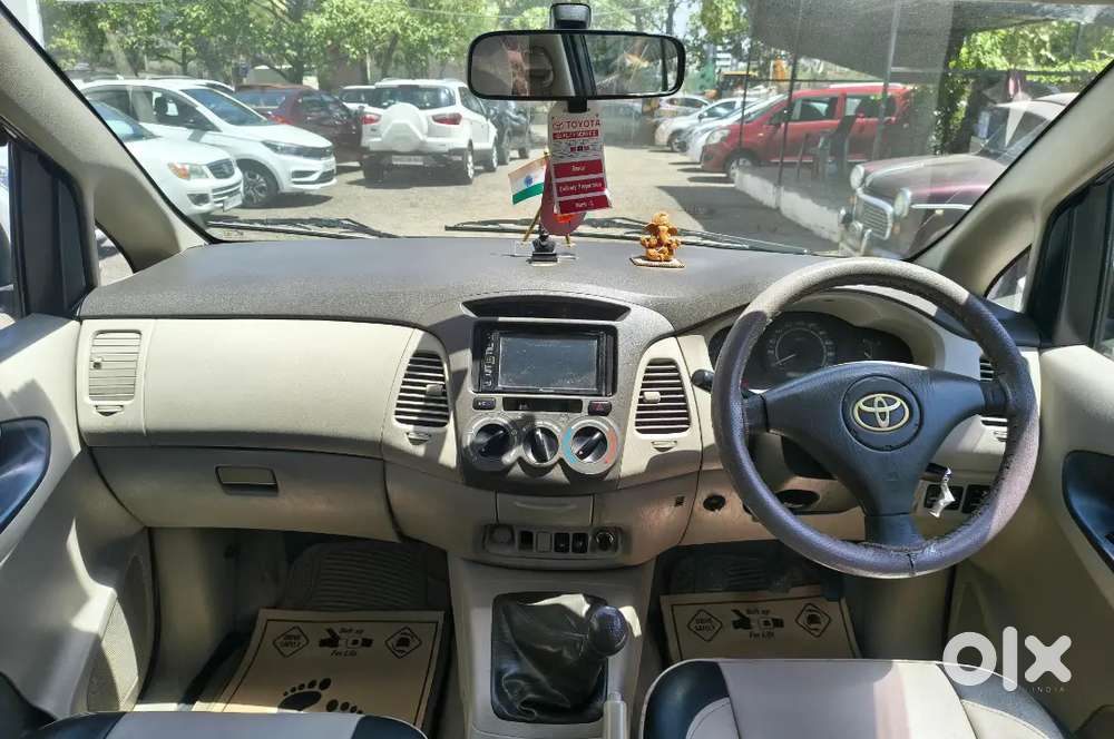 Toyota Innova 2011mh15