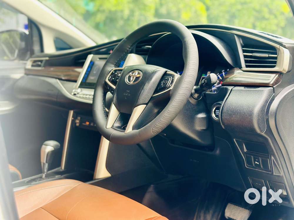 Toyota Innova Crysta 2.8 Zx At 7 Seater, 2017, Diesel