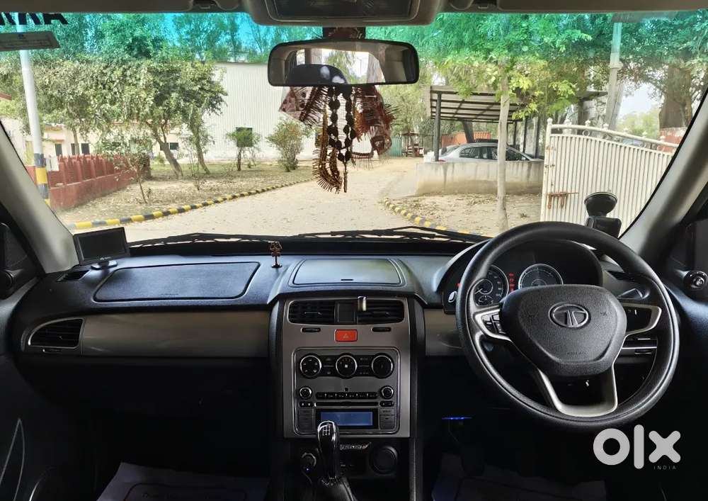 Tata Safari Storme 2015