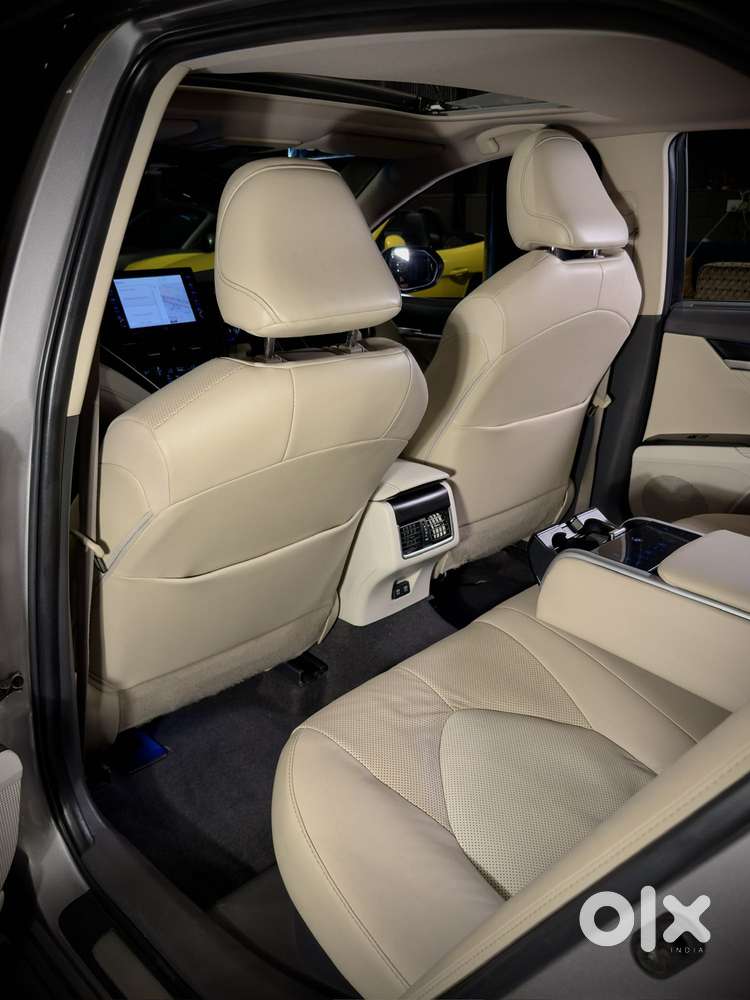 Toyota Camry Hybrid, 2023, Petrol