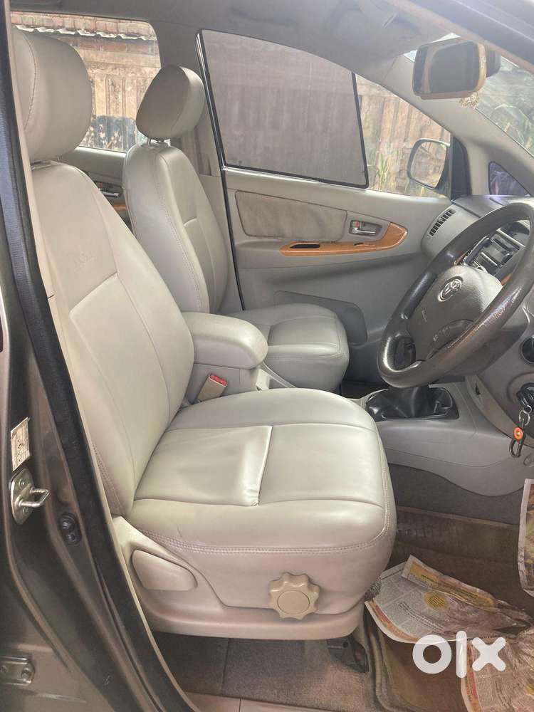 Toyota Innova 2004-2011 2.5 V Diesel 8-seater, 2010, Diesel
