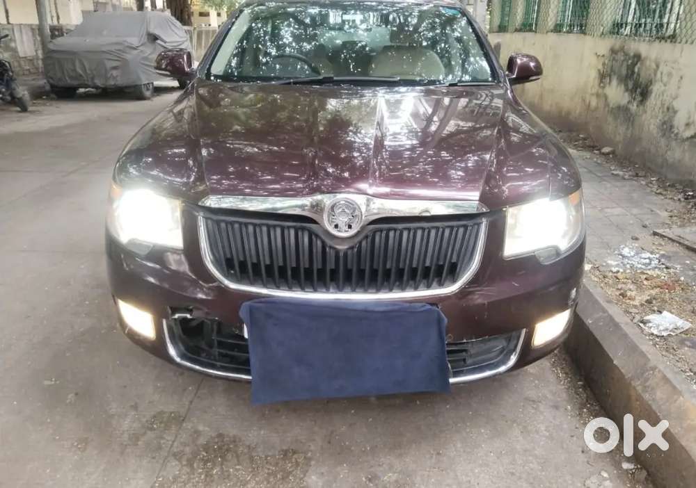 Skoda Superb Elegance 2.0 Tdi At2012 Diesel 135000 Km Driven