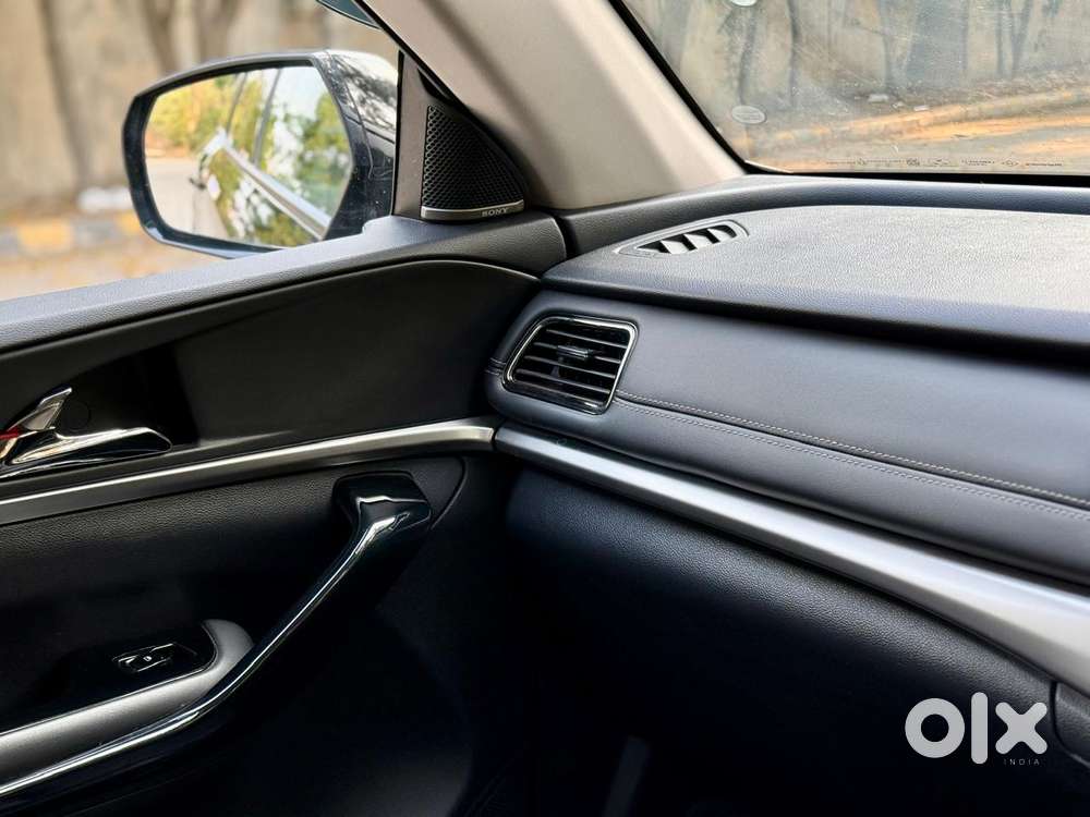 Mahindra Xuv700 2.2 Ax 7 Diesel At Luxury Pack Str, 2025, Diesel