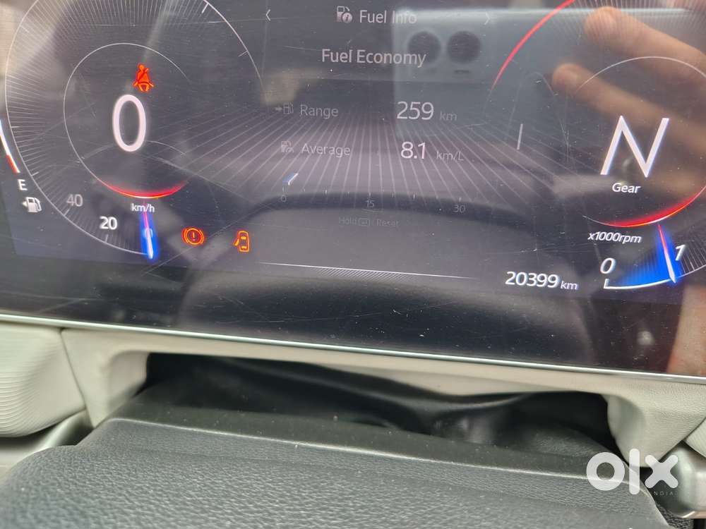 Mahindra Xuv700 2.0 Ax 5 Petrol Mt Str, 2022, Petrol