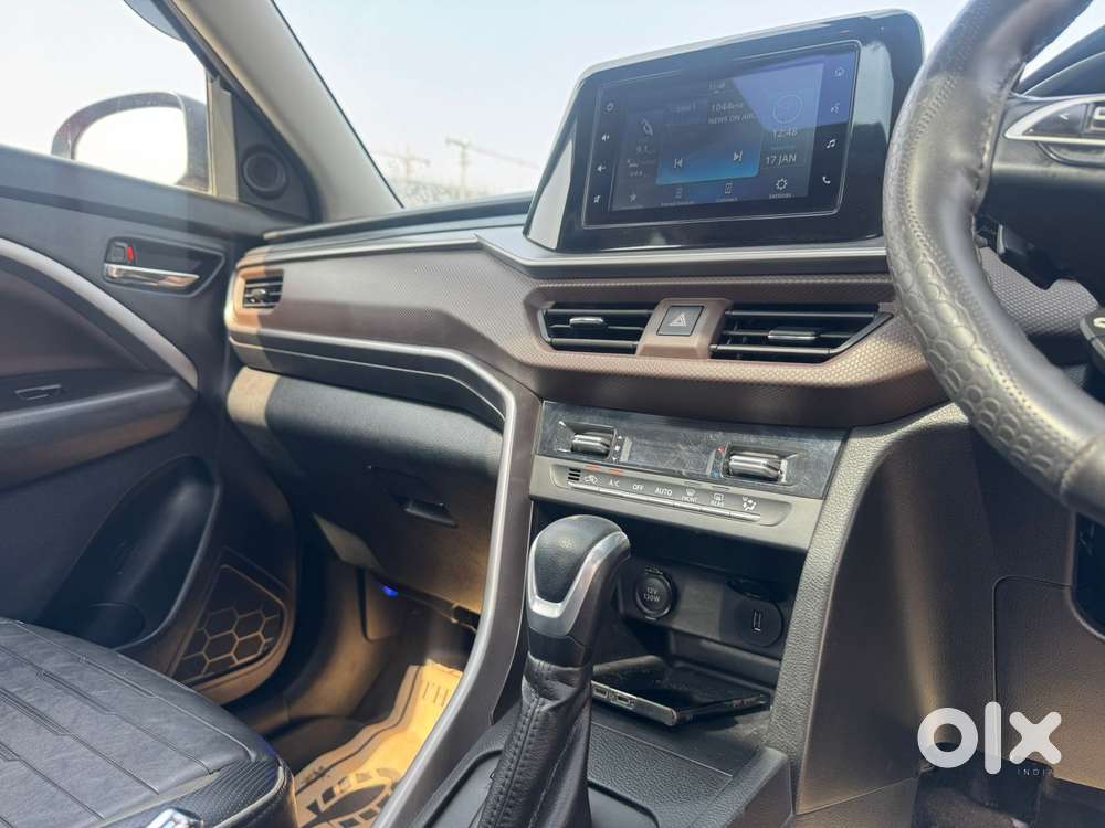 Maruti Suzuki Vitara Brezza 1.5 Zxi At, 2023, Petrol