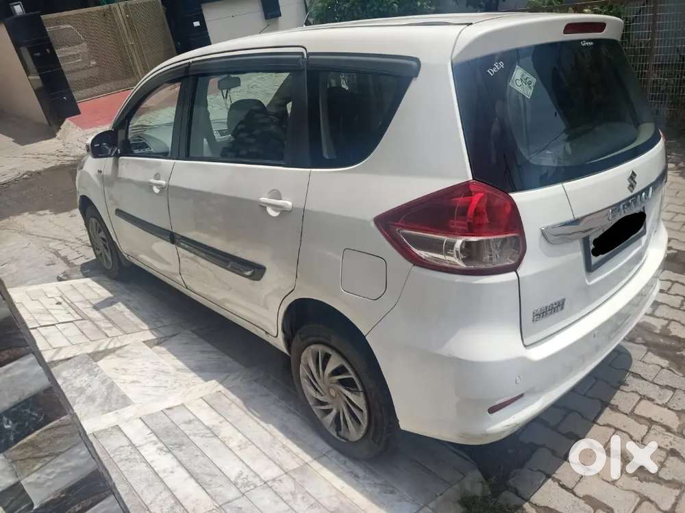 Maruti Suzuki Ertiga 2016 White Car Hr26 Gurgaon Registered