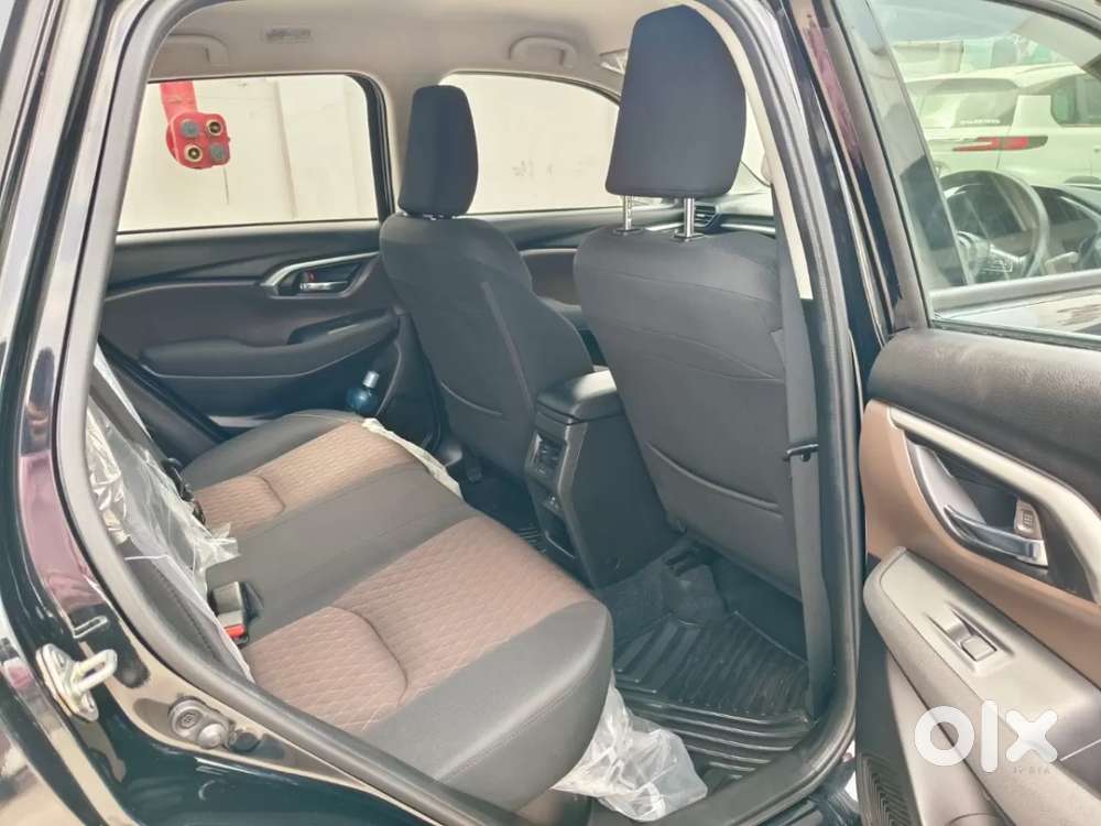 Toyota Urban Cruiser Hyryder, 2025, Petrol