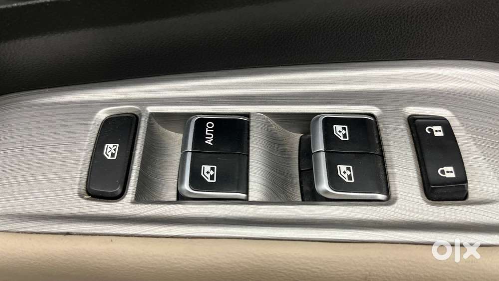 Mg Hector Sharp Pro 1.5 Turbo Cvt Dual Tone, 2023, Petrol