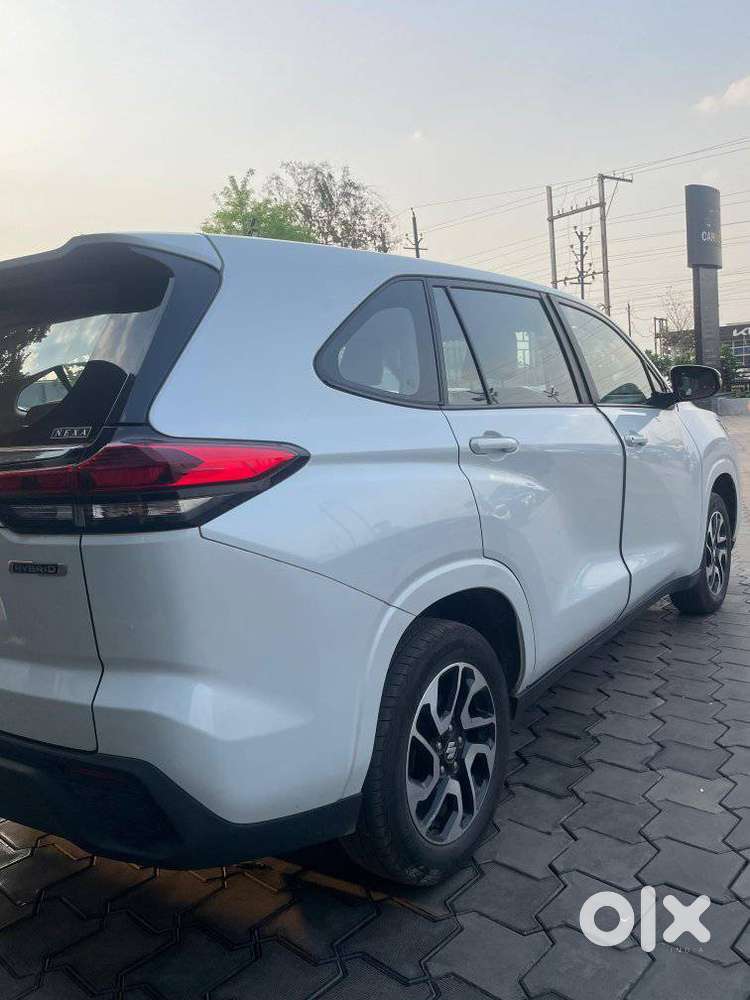 Maruti Suzuki Invicto Zeta Plus 7str, 2025, Petrol