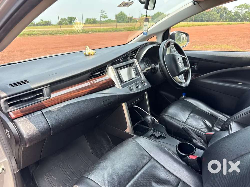 Toyota Innova Crysta 2.8g 2016 8 Seater Automatic