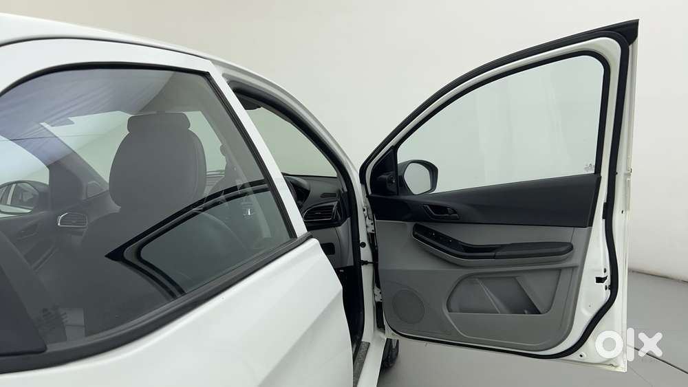 Tata Tiago 1.2 Revotron Xt Option, 2022, Petrol