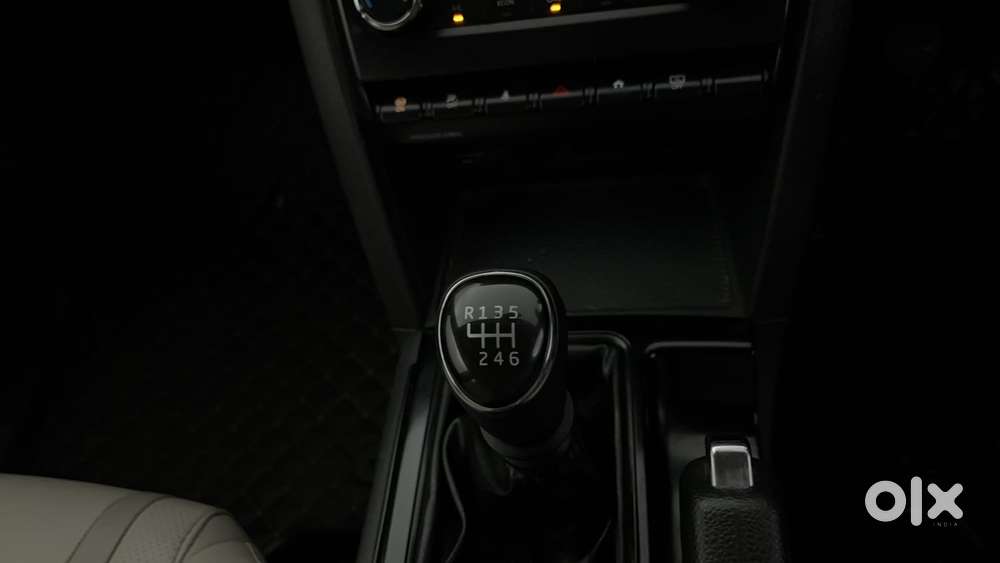 Mahindra Xuv700 2.0 Ax 5 Petrol Mt 7 Str, 2022, Petrol