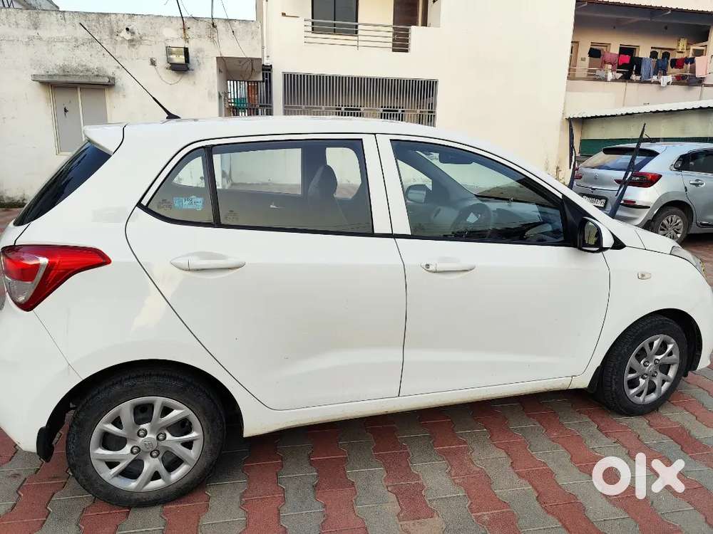Hyundai Grand I10 2017 Petrol 26000 Km Driven