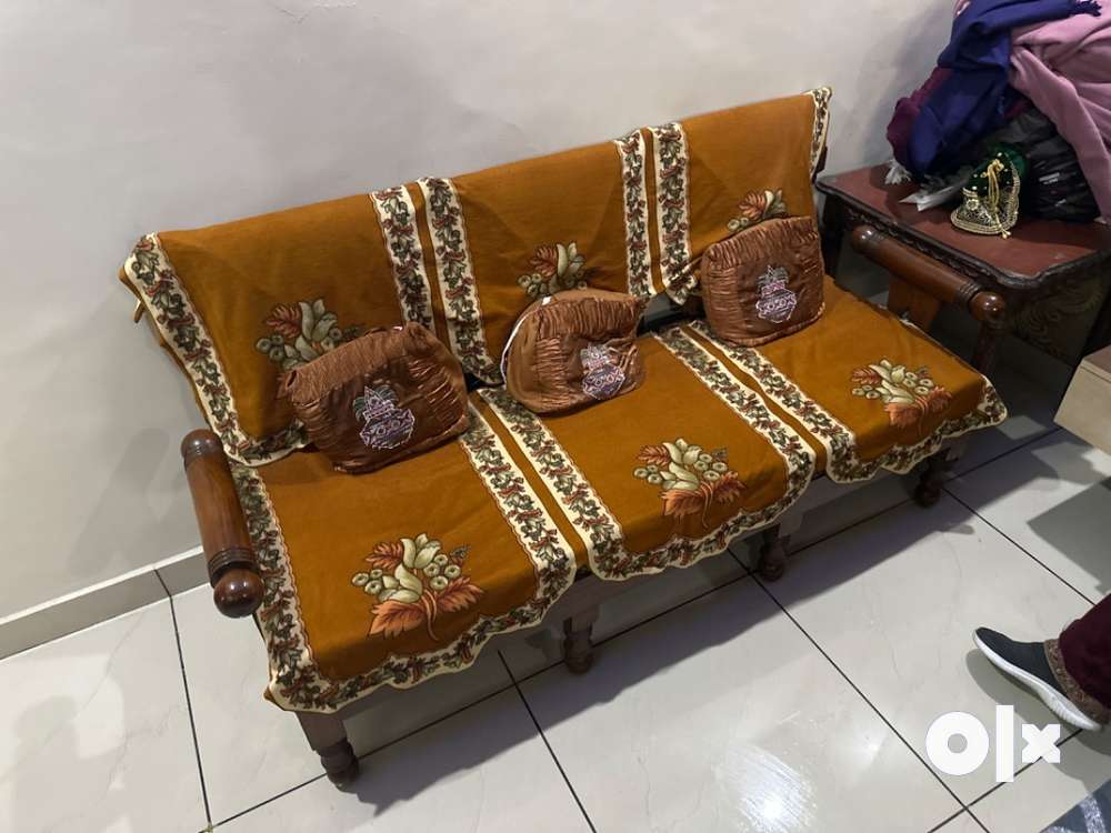 Old wooden deals sofa set olx