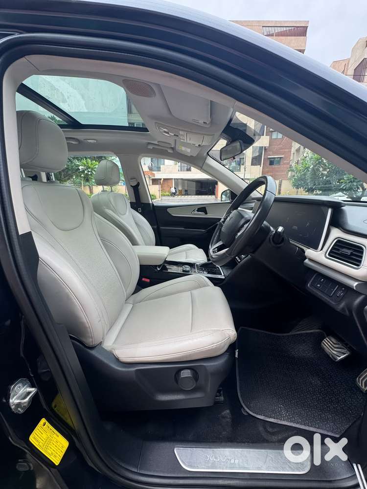 Mahindra Xuv700 Ax7l 6 Str At, 2022, Diesel