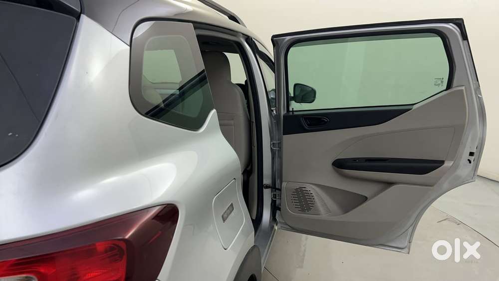 Renault Triber 1.0 Rxz Dual Tone, 2022, Petrol