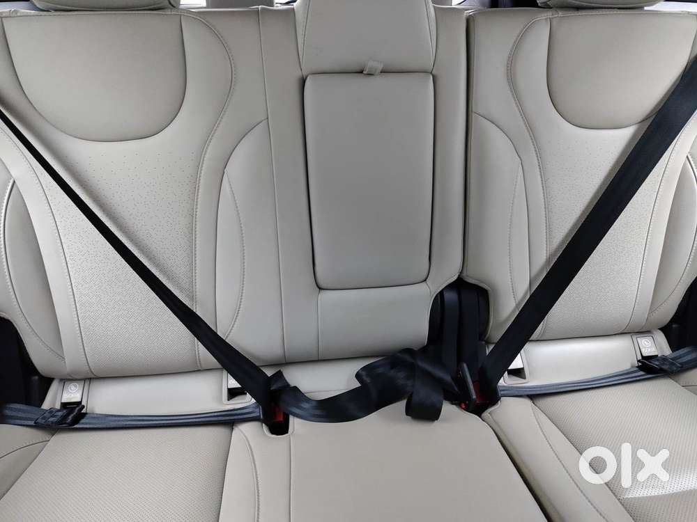 Mahindra Xuv700 2.0 Ax 7 Petrol At Str, 2023, Petrol