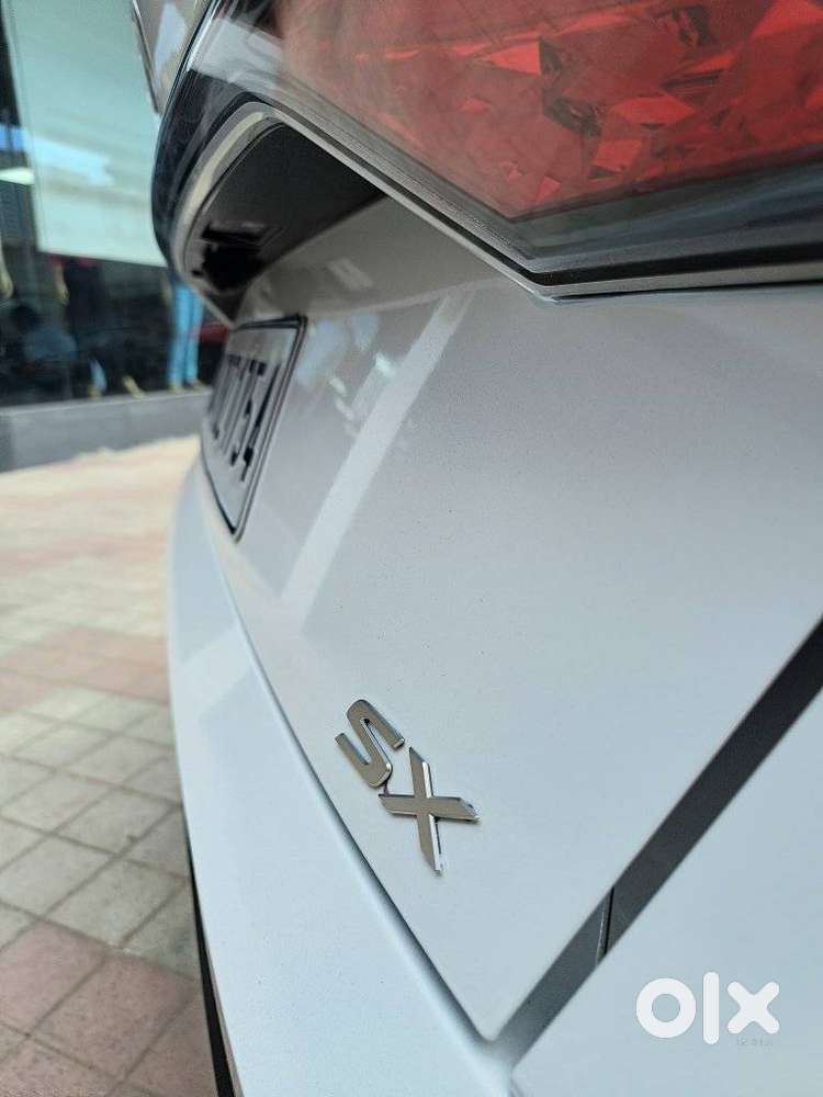 Hyundai Verna Sx 1.5 Petrol Ivt, 2025, Petrol