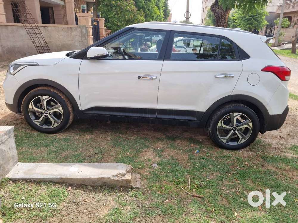 Creta Top Model With Sunroof , Electric Seat , Rear Seat Hand Rest