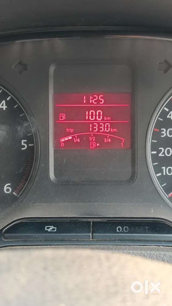 Sedan Luxury Gadi