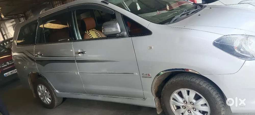 Toyota Innova 2011