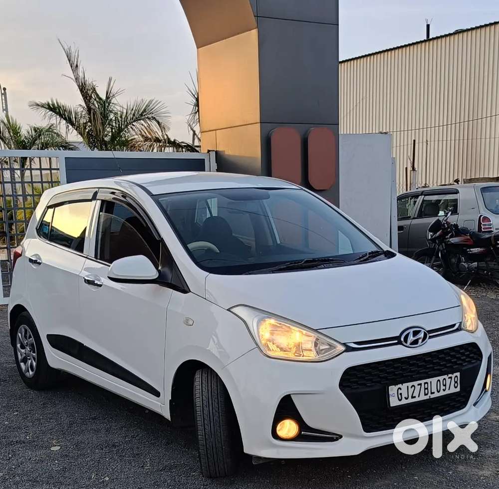 Hyundai Grand I10 Sportz Petrol 2017(1 St Owner)