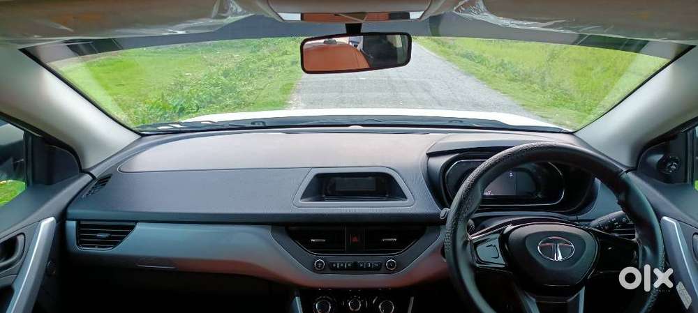 Tata Nexon, 2023, Petrol