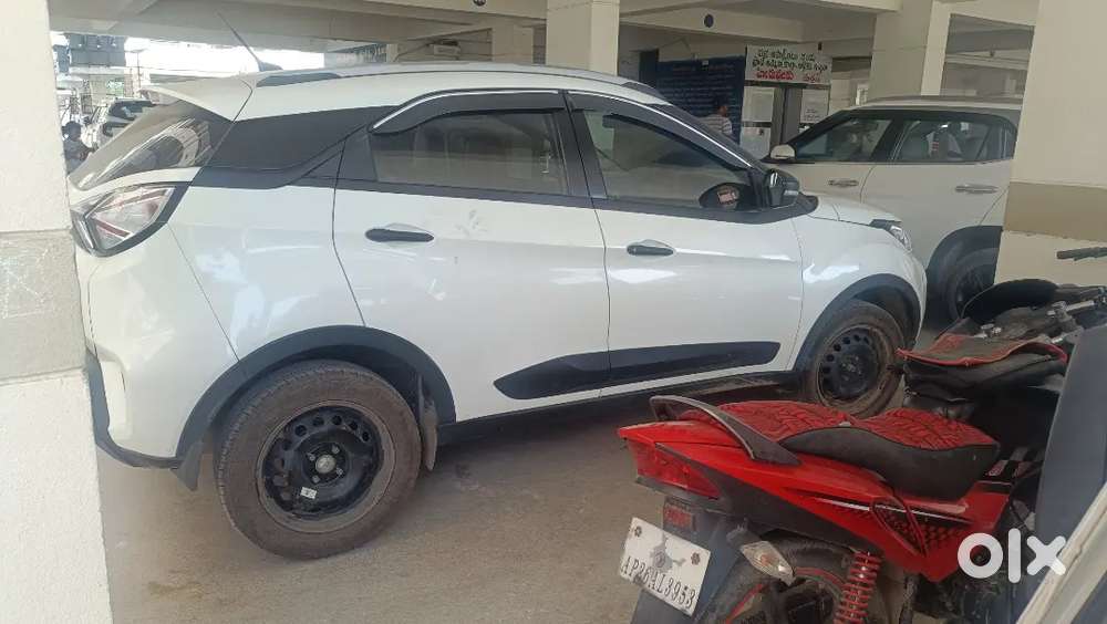 Tata Nexon Xma Automatic With Sunroof - 60,000 Km  Single Owner