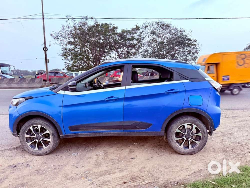 Tata Nexon 2020 Top End Petrol Automatic 32000km Gud Condition 1stowne
