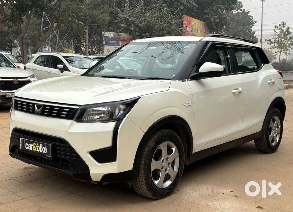 Mahindra Xuv300 1.2 W6 Amt Petrol, 2023, Petrol