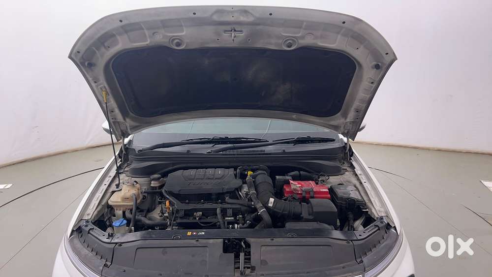 Hyundai Verna 1.5 Sx (o) Turbo Petrol Mt, 2023, Petrol