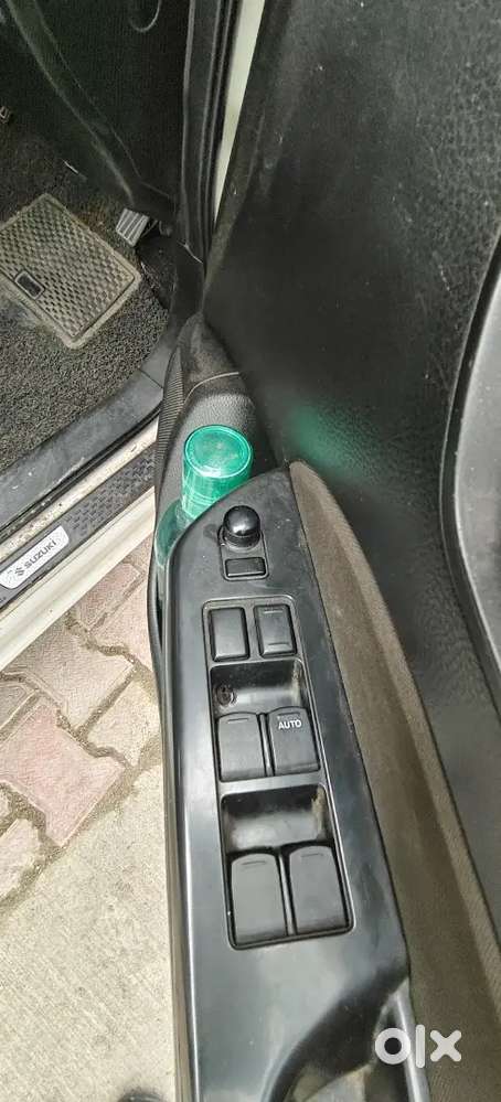 Swift Maruti Suzuki 2016 Petrol Manual ( Price Non Negotiable)