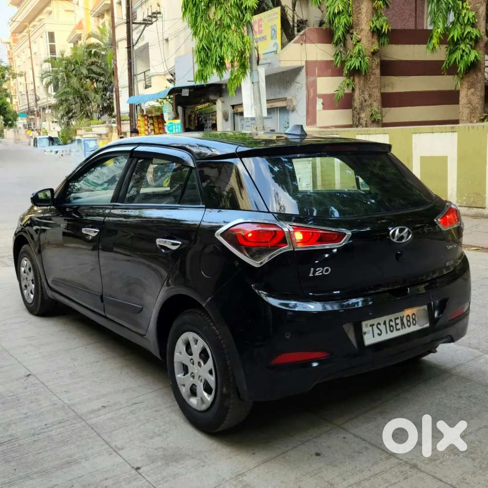 Hyundai I20 Sportz Black Color Diesel In Good Condition