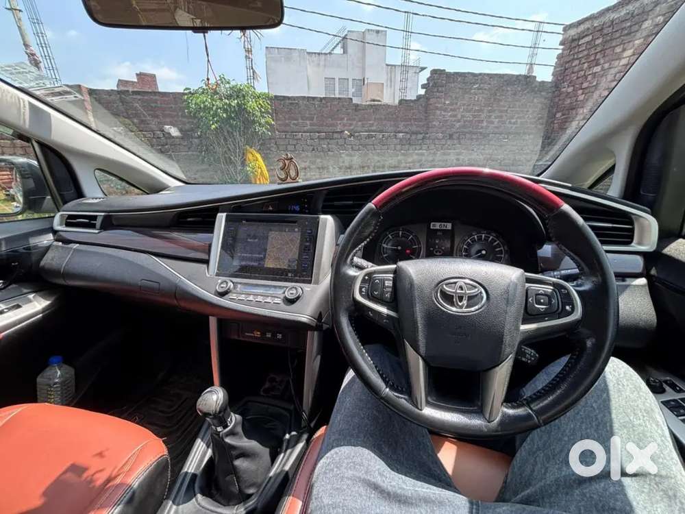 Toyota Innova Crysta 2.4 V 2019