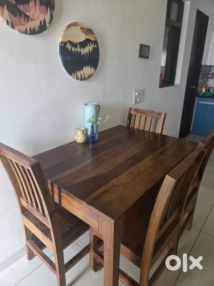 Dining table for sale - great condition! In Balewadi, Pune