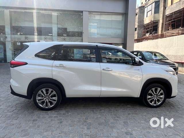 Toyota Innova Hycross 2.0 Zx (o) Hybrid 7 Str, 2023