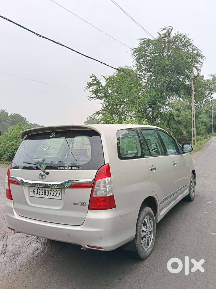 Toyota Innova 2.5 Vx 8 Seater Bs Iv, 2016, Diesel