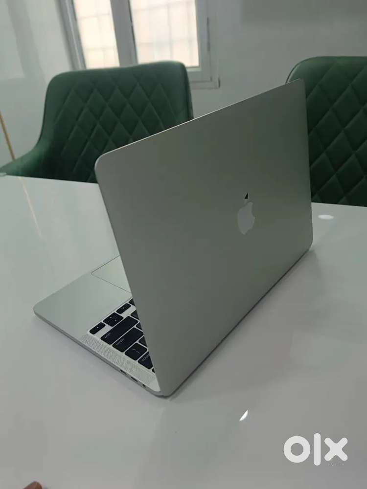 MacBook i7 32 gb 512 gb storage , 4 thunder port , Touch pannel, 3.5 m