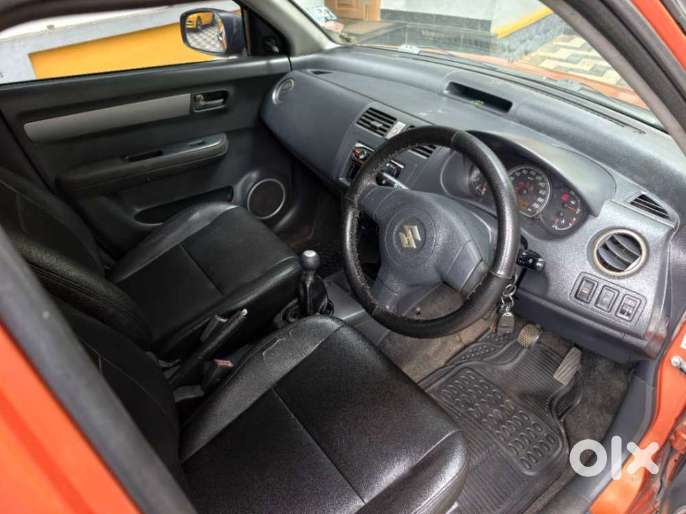 Maruti Suzuki Swift Vxi + Manual, 2005, Petrol