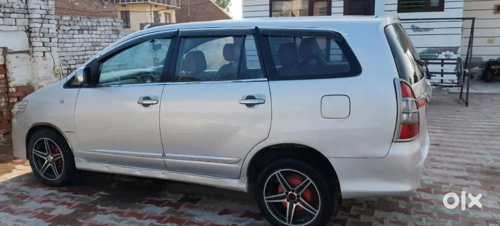 Toyota Innova 2014 Diesel 90000 Km Driven