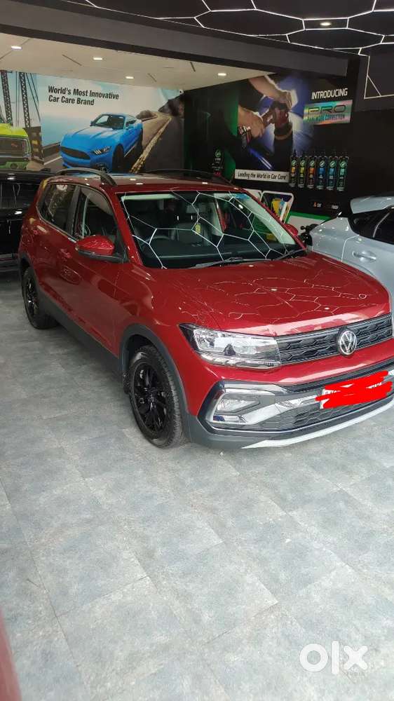 Volkswagen Taigun 2025 (red)