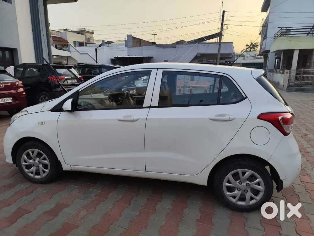 Hyundai Grand I10 2017 Petrol 26000 Km Driven