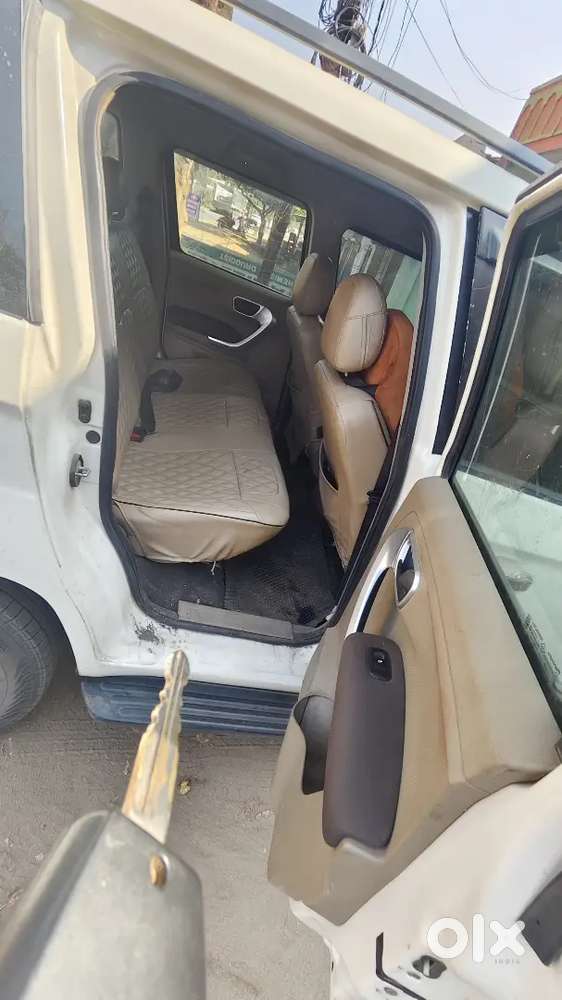 Mahindra Tuv 300 2018 Diesel 98000 Km Driven