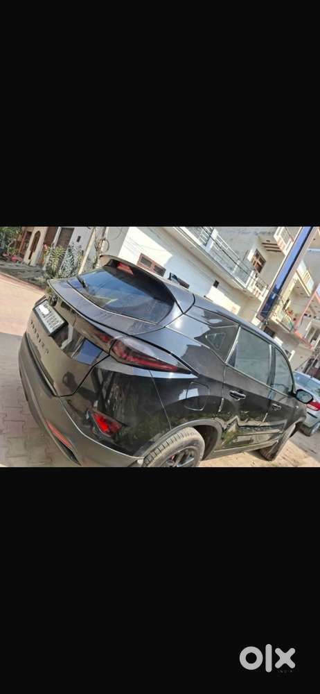 Tata Harrier Dark Edition