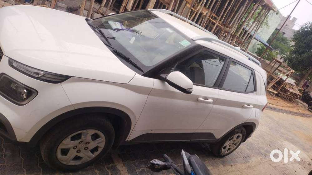 Hyundai Venue 2022 Petrol Well Maintained