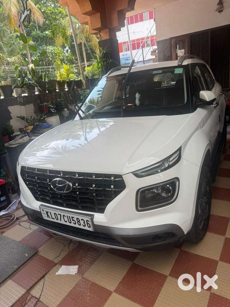 Hyundai Venue 2020 Petrol 16300 Km Driven