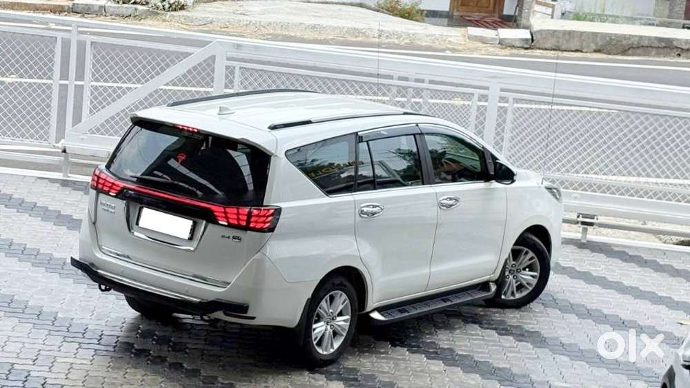Toyota Innova Crysta, 2016