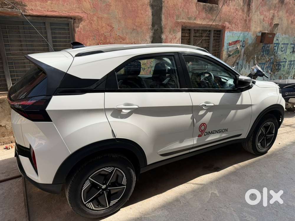 Tata Nexon Petrol Manual 1st 2025 ( Brand New Condition )