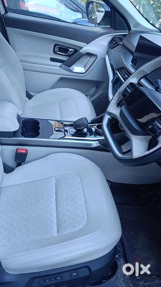 Tata Safari 2025, Top End,  Diesel 15900 Km Driven.